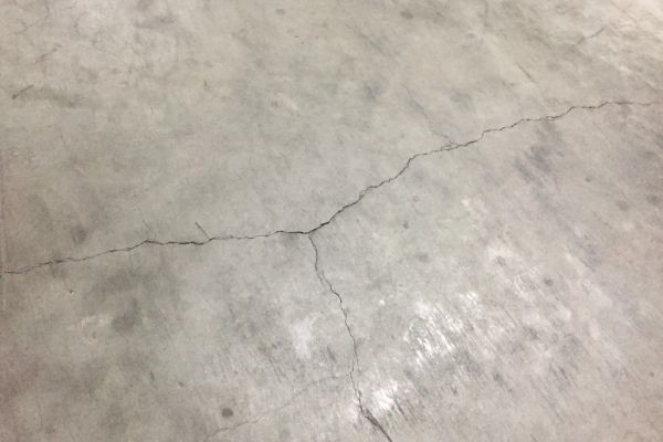 Tham khảo các cách khắc phục sàn bê tông bị nứt hiệu quả và an toàn